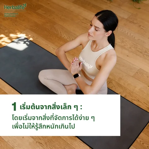 คนสามคนวิ่งออกกำลังกายด้วยกันในสวนที่มีแดดอ่อน ๆ (2/5)
