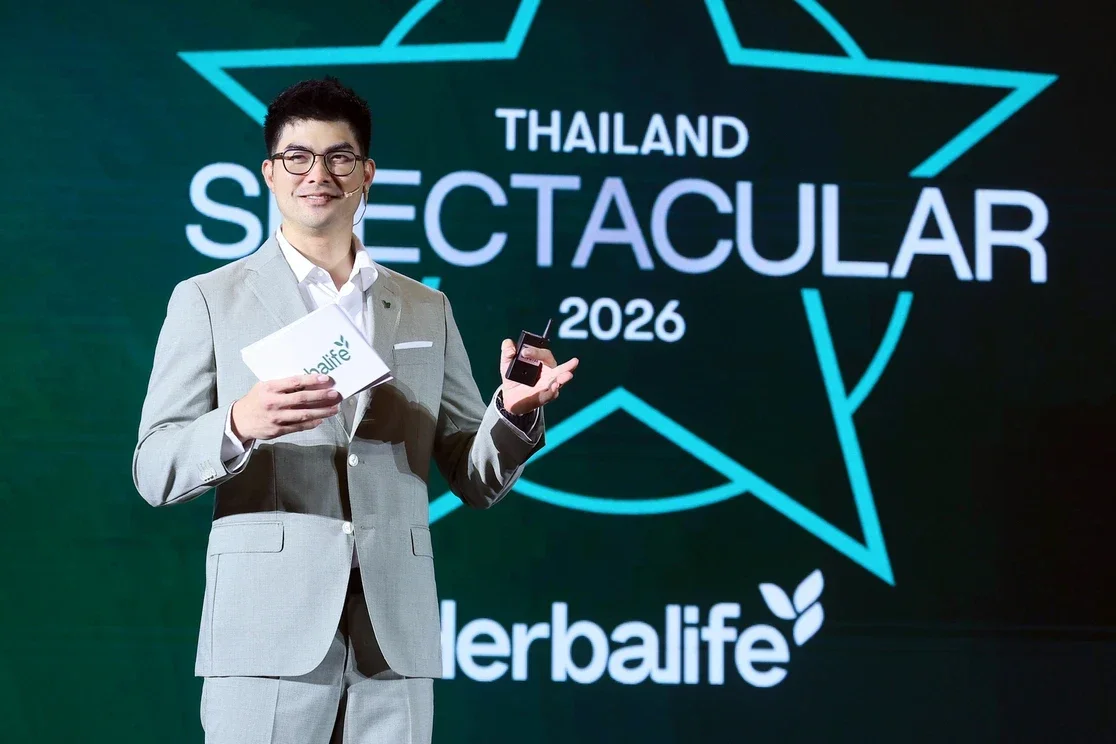 ผู้บริหารยืนพูดบนเวทีงาน Thailand Spectacular 2026